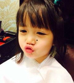 萌娃照片嘟嘴,可爱瞬间定格