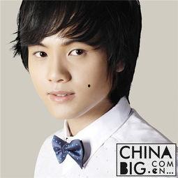 郑源抱小孩的照片,与萌娃共度欢乐时光